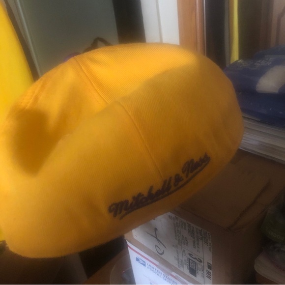 KOBE BRYANT LEGENDARY ICON 1999-2000 ROOKIE JERSEY #8 & SHOES #8 & FITTED - Picture 11 of 12